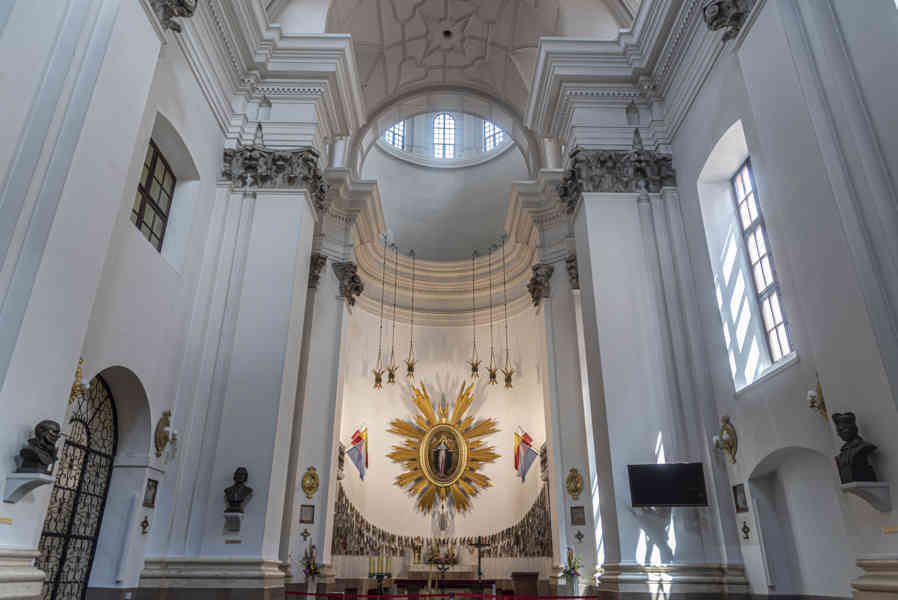 Polonia - Varsovia 057 - santuario de Nuestra Señora de la Merced.jpg